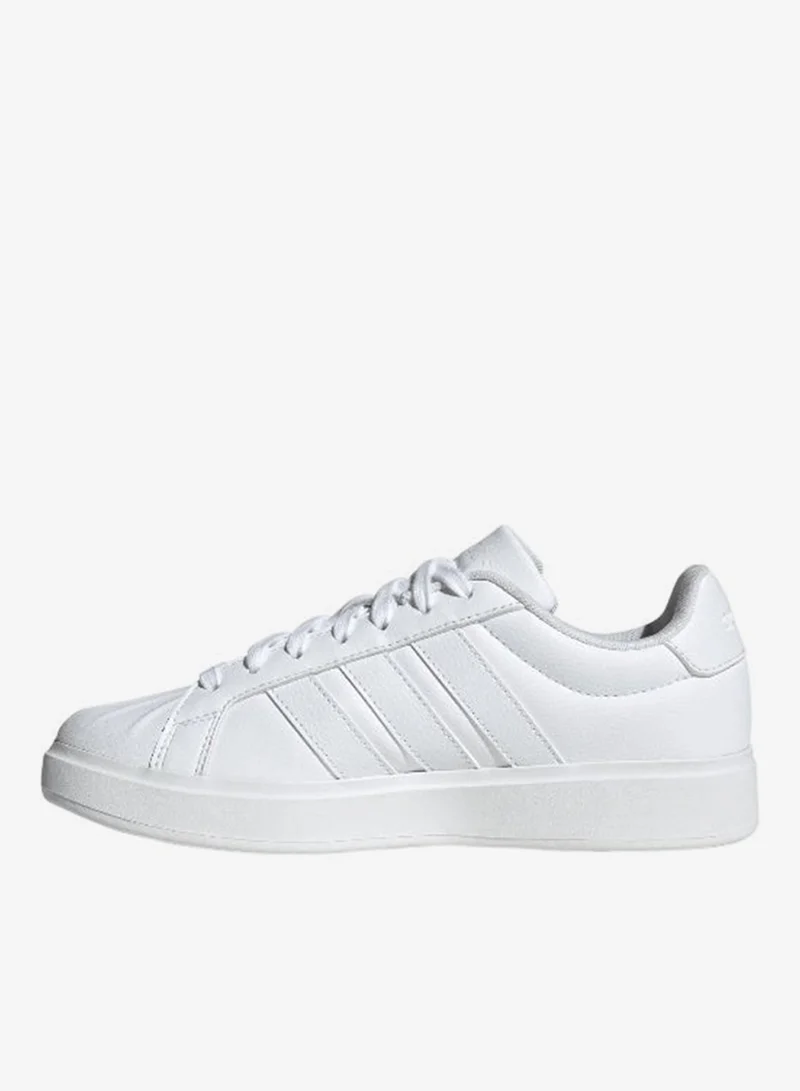 اديداس أحذية رياضية نسائية ستريت توك بيضاء